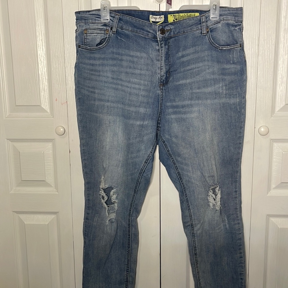 Ripped Jeans- Medium Wash